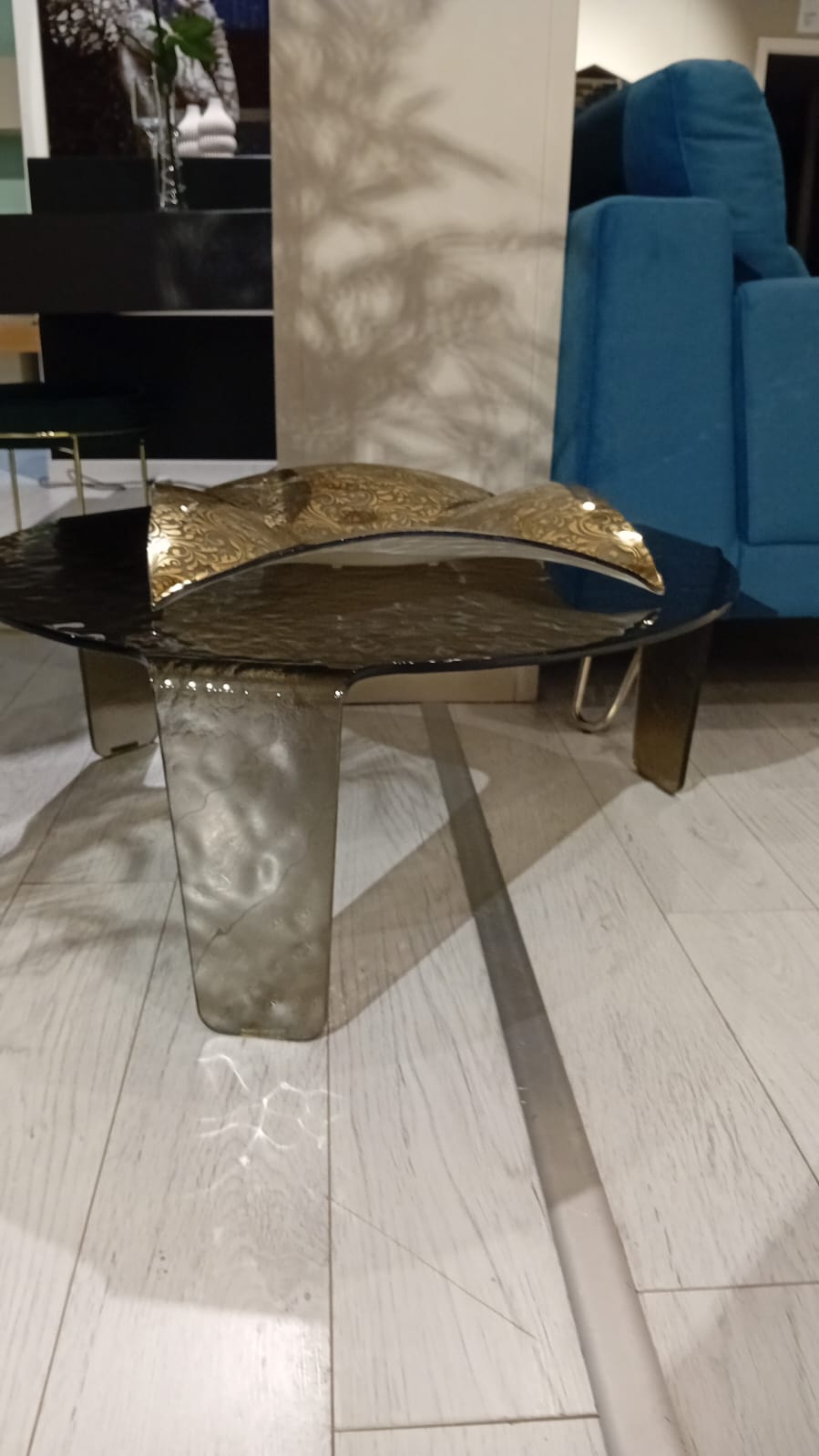 Capodarte nori tavolino basso in vetro martellato